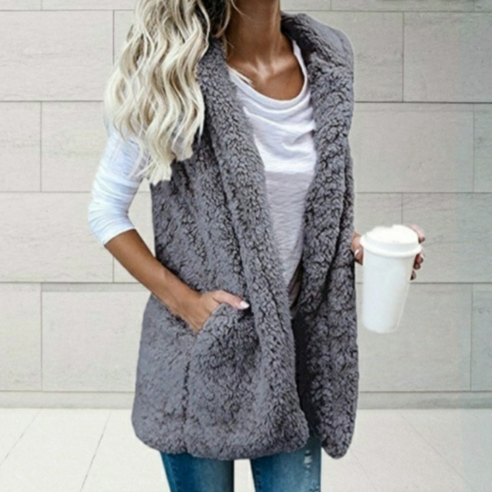 🧊 faux fur vest